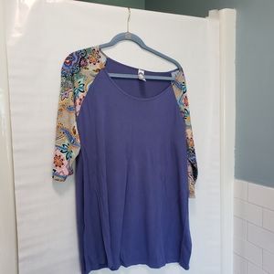 Long sleeve raglan shirt